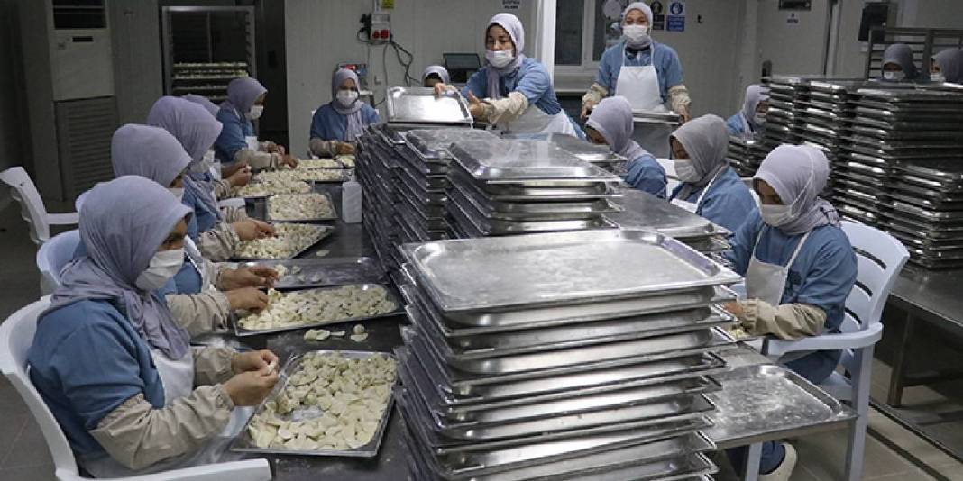 100 kadına istihdam sağladığı imalathanesinde günde 4,5 ton üretim yapılıyor: Zincir marketler kapış kapış alıyor 1